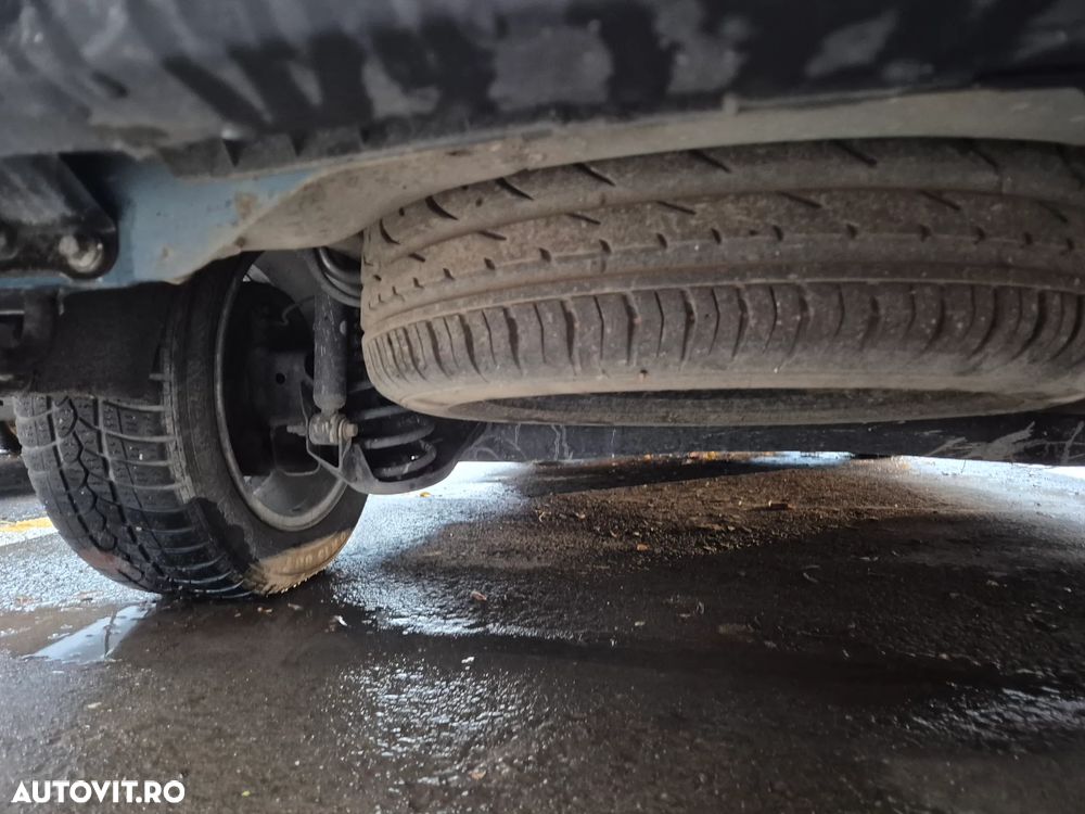 Ford Transit Courier - 17