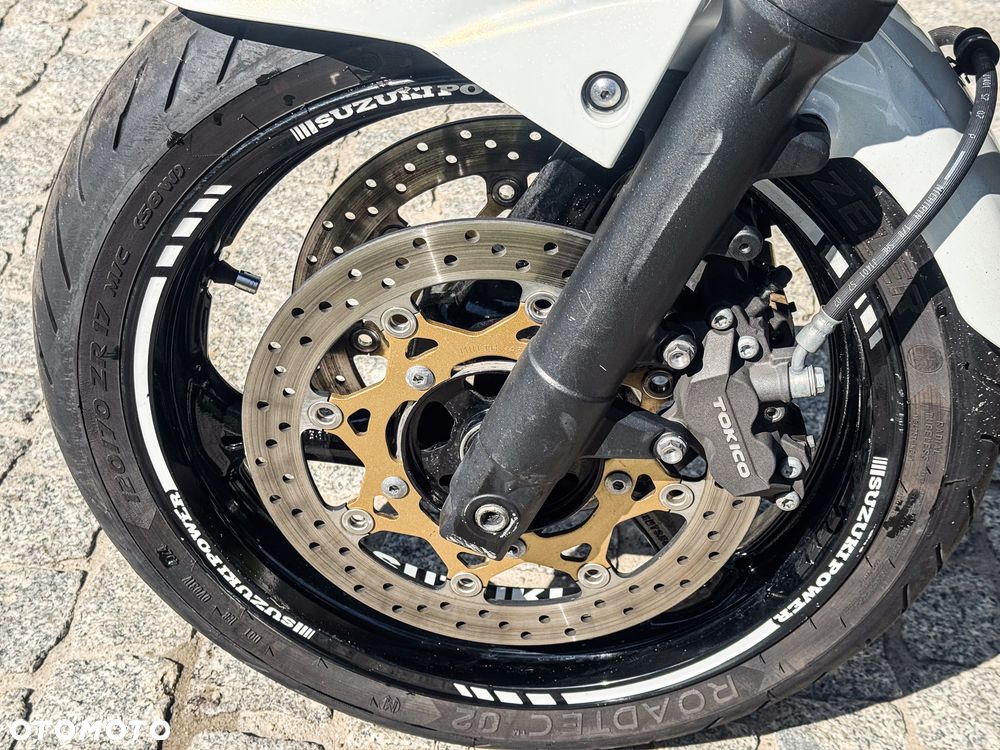Suzuki GSR - 10