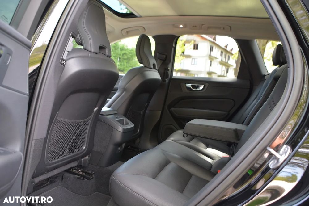 Volvo XC 60 B4 D AWD Plus Dark - 17