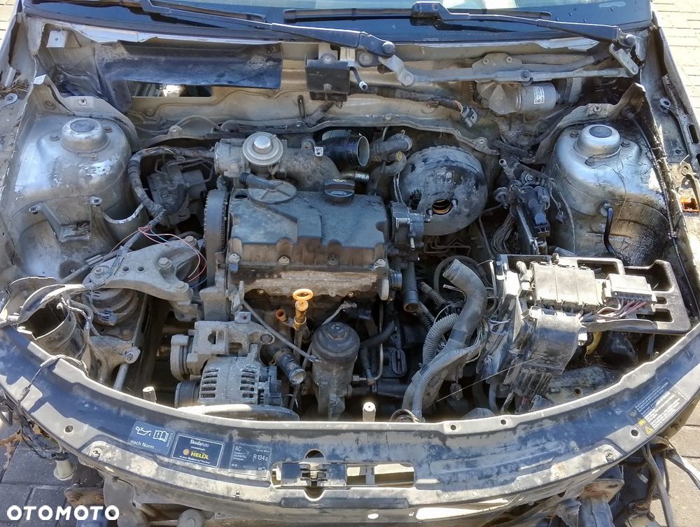 Skoda Fabia II (07-10.) 1.4 TDI 69KM. Silnik BNM Skrzynia JQM lakier LA7W - REFLEXSILVER.Cały na części. GWARANCJA !!!  Przód Tył Zestaw Komplet Drzwi Klapa Zderzak Błotnik Maska Grill Atrapa Szyba Pas Lampa Lusterko Boczki Fotel Kanapa Kokpit Deska Rozdzielcza Przełącznik Włącznik Sterownik Przewody Wiązka Instalacja Moduł Komputer Czujnik Listwa Pompa Alternator Wtryski Głowica Rozrusznik Kompresor Sprzęgło Dwumas Silnik Skrzynia ABS Klimatyzacji Paliwa Wspomagania Kolektor Turbina Przepustnica Zawór Chłodnica Koło Hak Belka Sanki Zawieszenie Mcpherson Półoś Amortyzator Wydech Tłumik Zacisk Most - 8