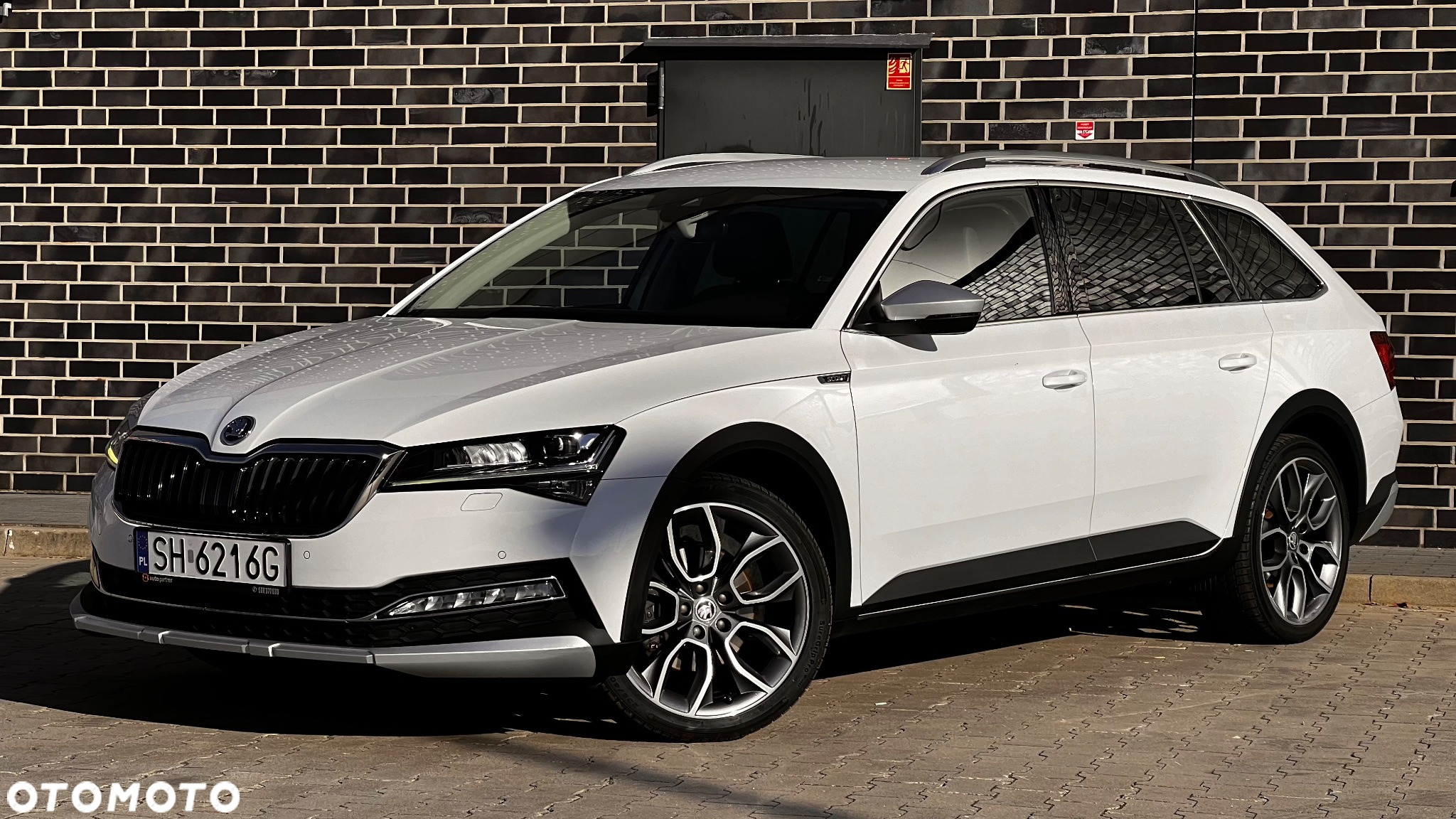 Skoda Superb Combi 2.0 TDI 4x4 DSG Scout - 5