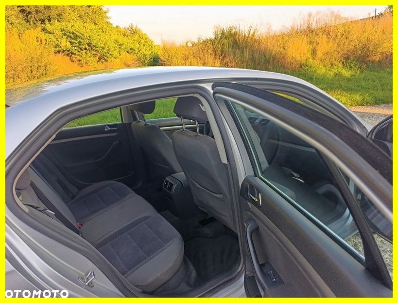 Volkswagen Jetta 2.0 TDI Comfortline - 11