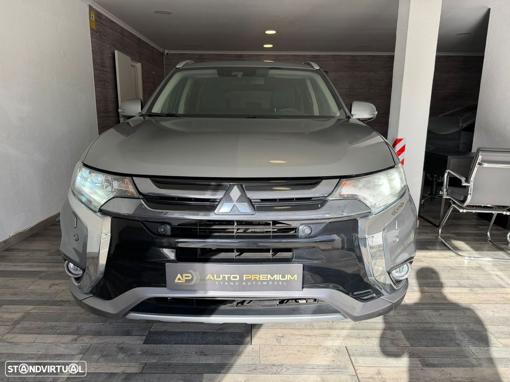 Mitsubishi Outlander 2.0 Instyle Navi - 2