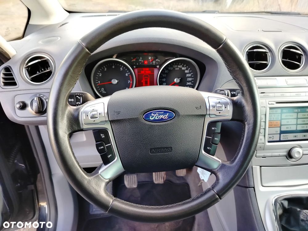 Ford S-Max 2.5 Titanium - 25