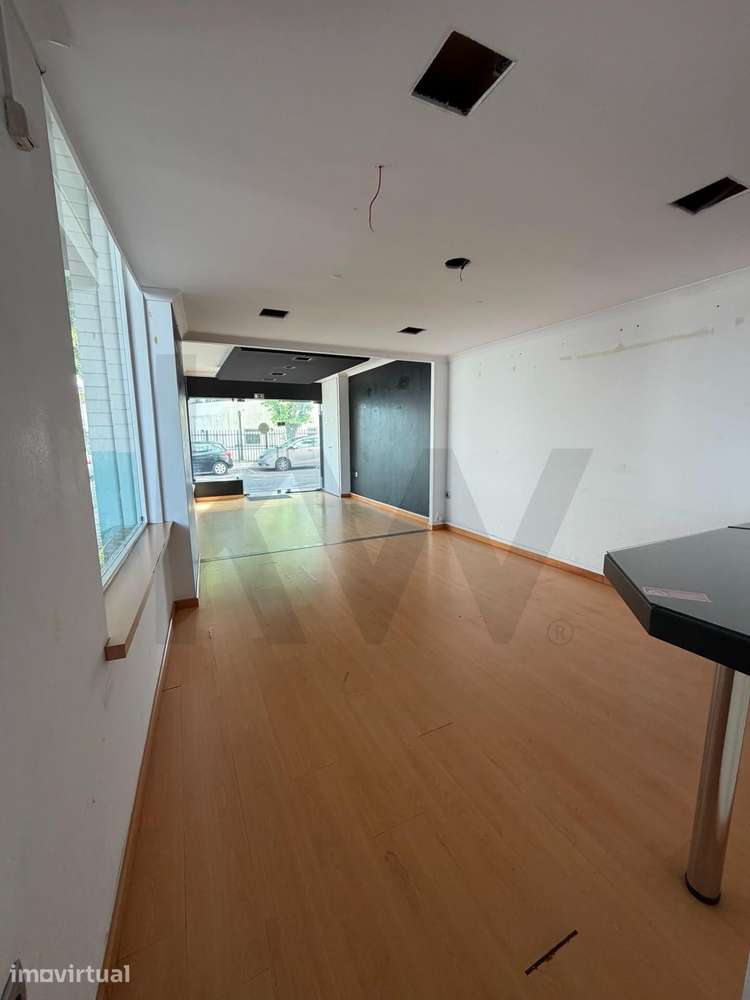 LOJA COM ELEVADO POTENCIAL COMERCIAL/VISEU - CORAÇÃO DE JESUS - Grande imagem: 4/16