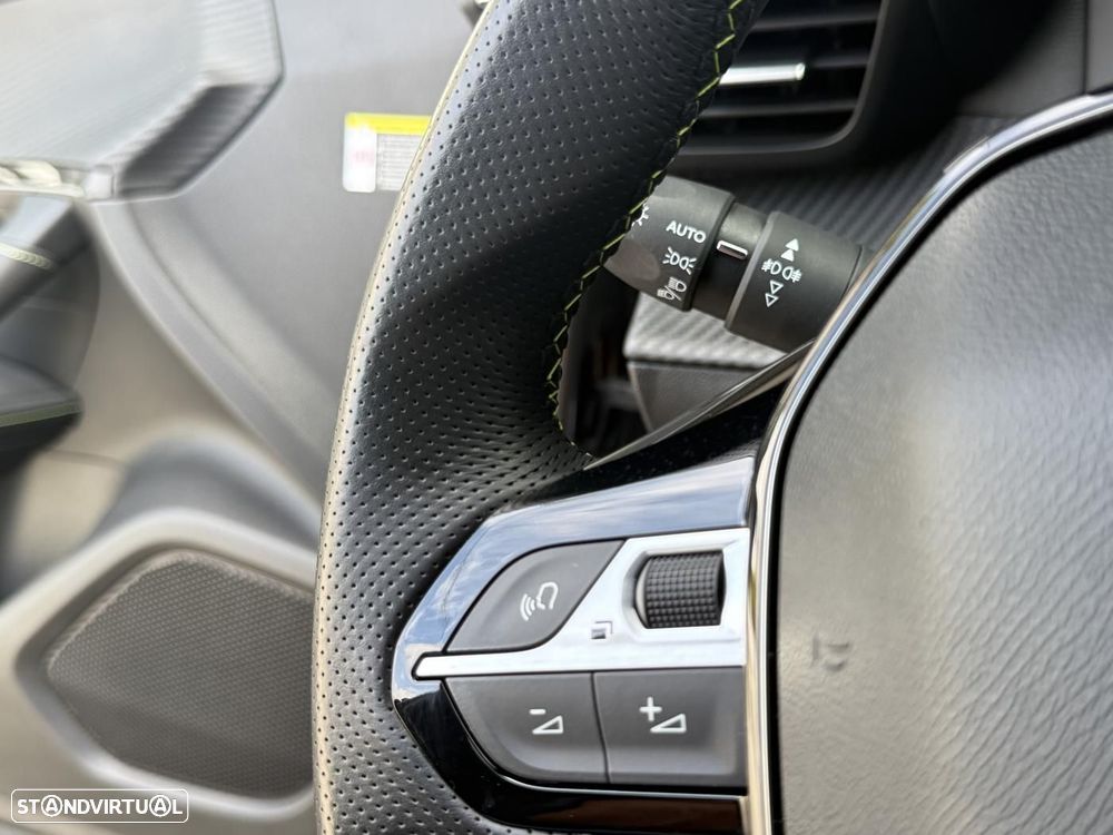 Peugeot 2008 1.2 PureTech GT - 27