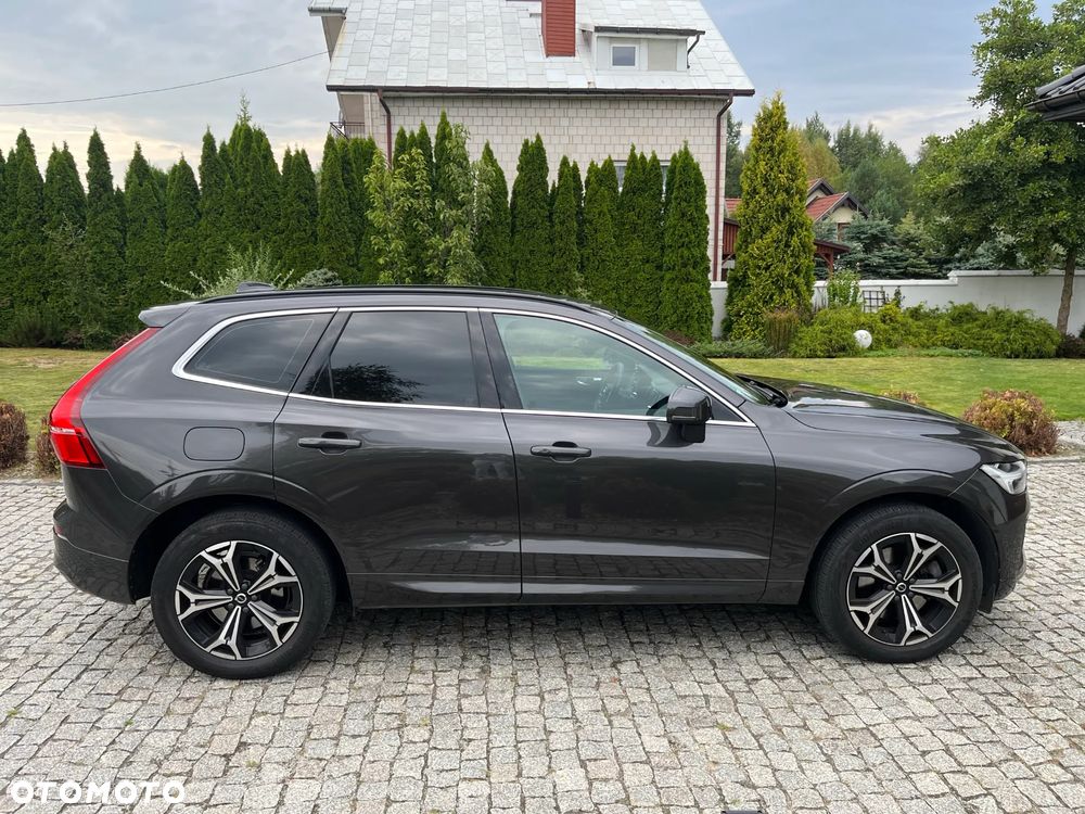 Volvo XC 60 B4 D AWD Geartronic Momentum Pro - 2