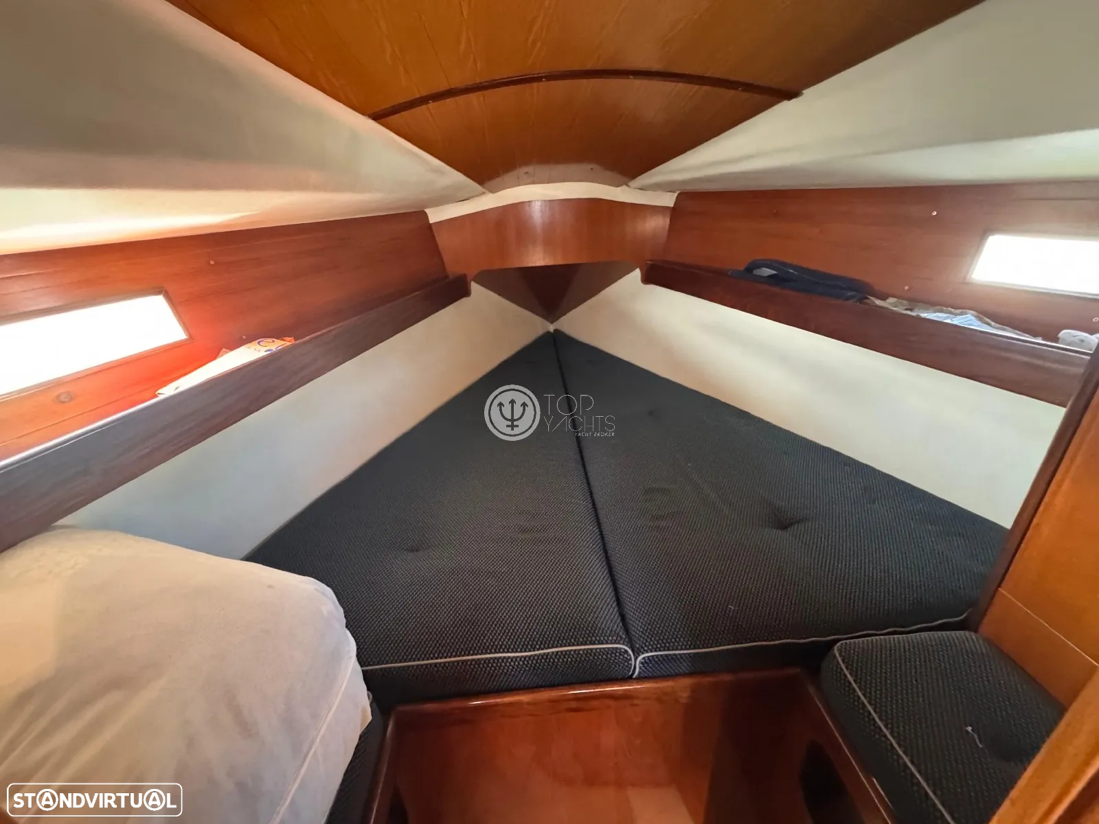 Beneteau Oceanis 320 - 16