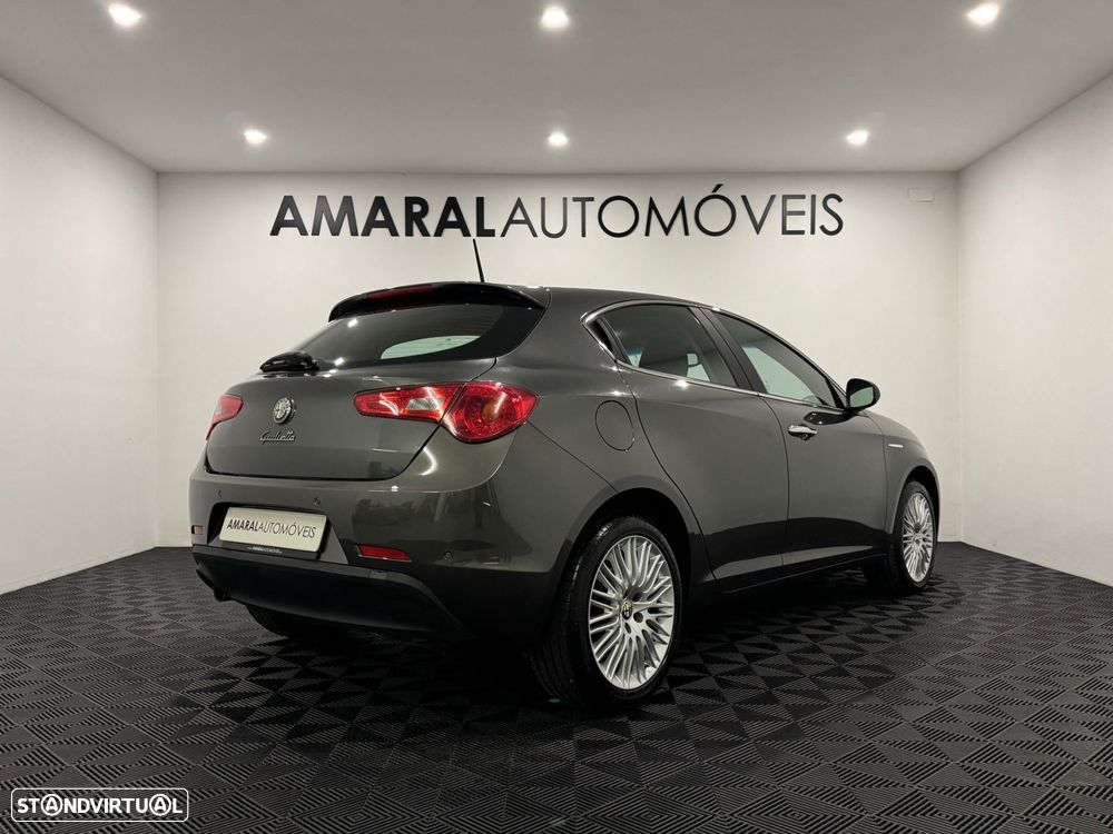 Alfa Romeo Giulietta 1.6 JTDM Distinctive - 4