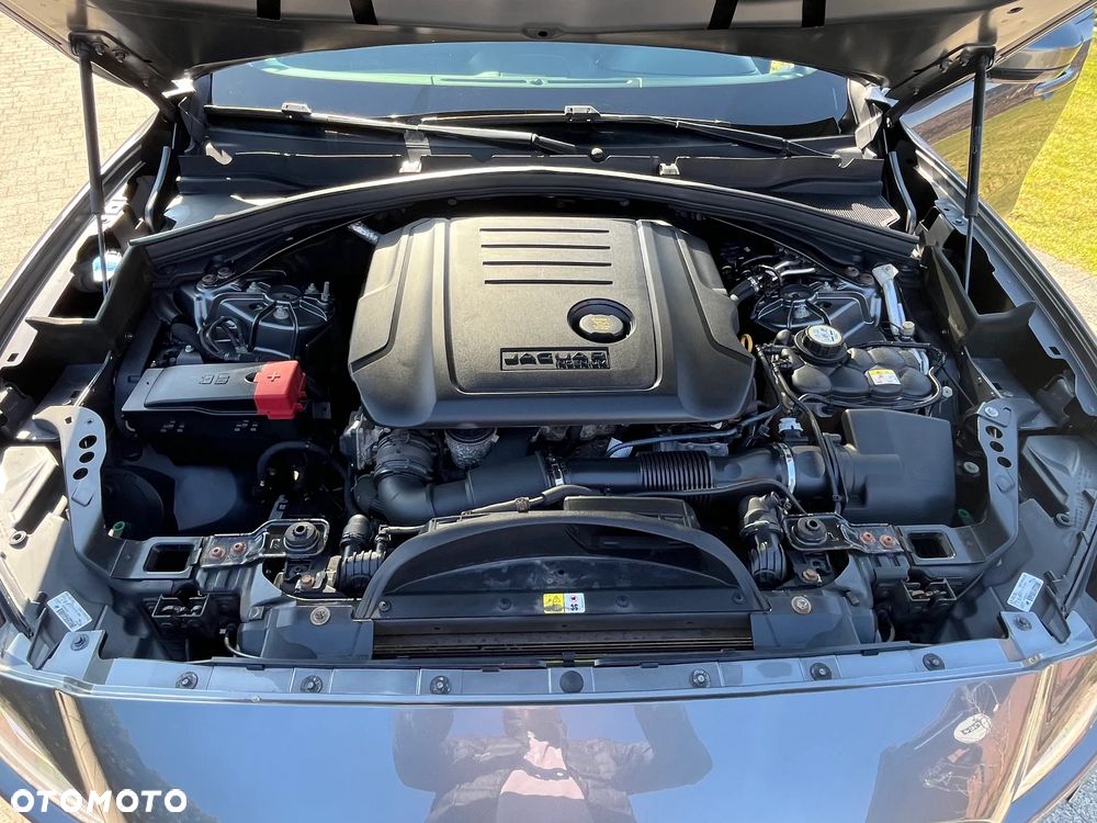 Jaguar F-Pace 20d Portfolio - 36