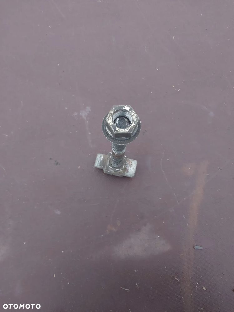 Śruba przedniego zawieszenia  resoru vw t4 1990-2003 - 2