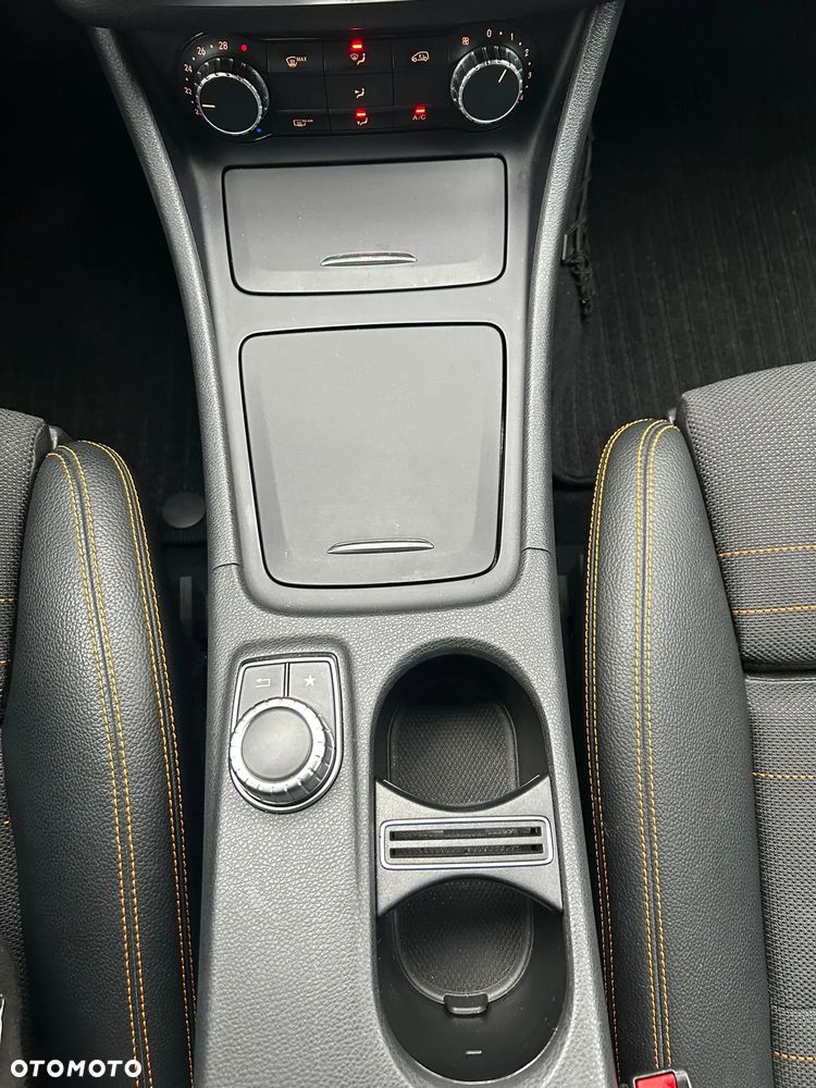 Mercedes-Benz CLA 220 (CDI) d 4Matic 7G-DCT Urban - 36