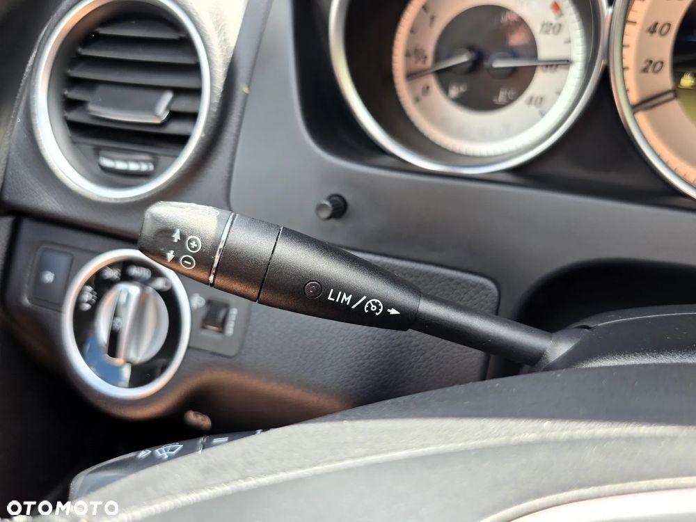 Mercedes-Benz Klasa C 180 CGI Automatik BlueEFFICIENCY SPORT EDITION - 29