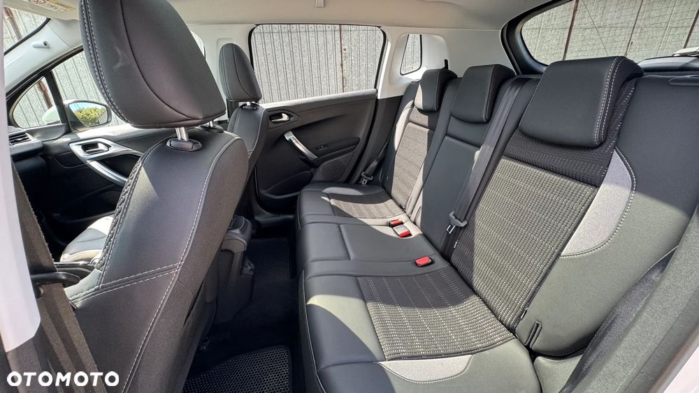 Peugeot 2008 1.2 PureTech Allure S&S - 18