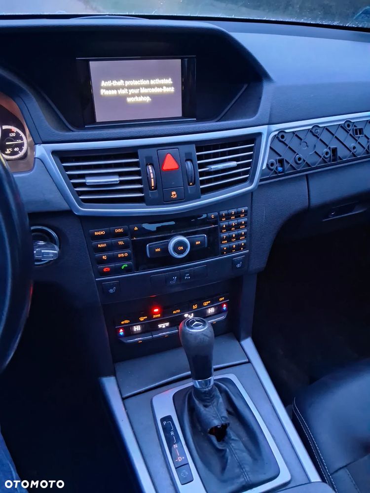 Mercedes-Benz Klasa E 200 CDI DPF BlueEFFICIENCY Automatik - 11