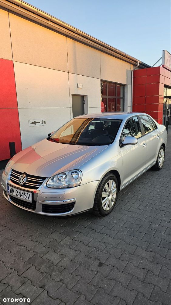 Volkswagen Jetta - 2