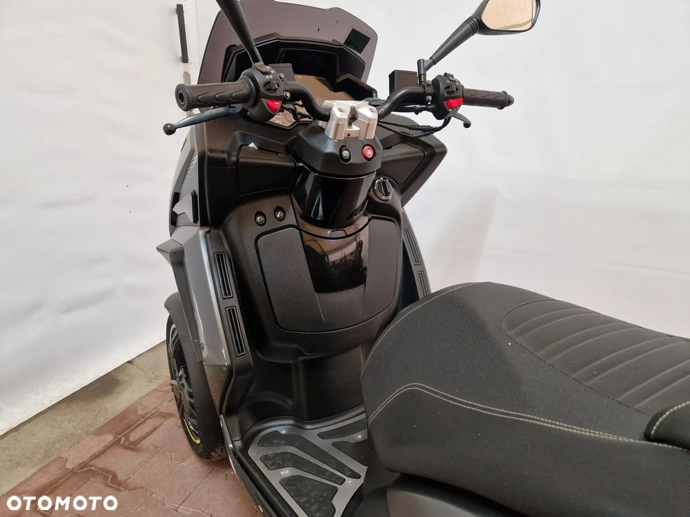 Peugeot Metropolis - 25