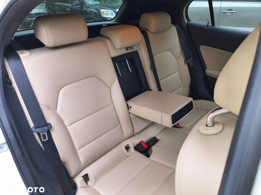 Mercedes-Benz GLA 250 4Matic 7G-DCT Activity Edition - 32