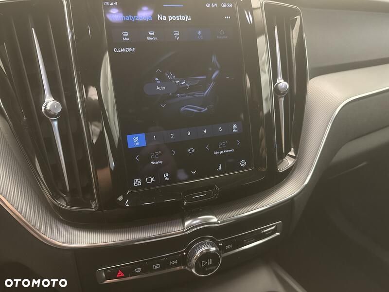 Volvo XC 60 B4 D AWD Plus Dark - 17