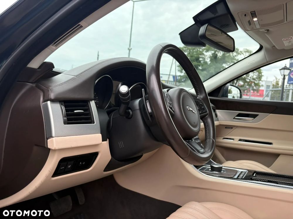 Jaguar XF 2.0 i4D Portfolio - 9