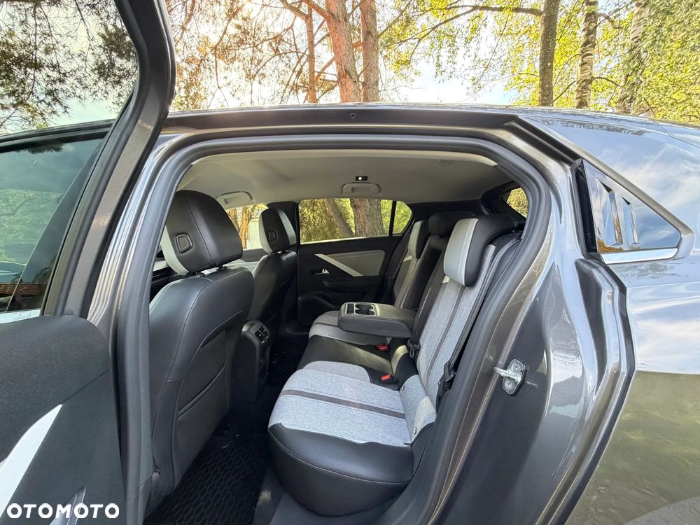 Opel Astra 1.2 T Elegance S&S - 24