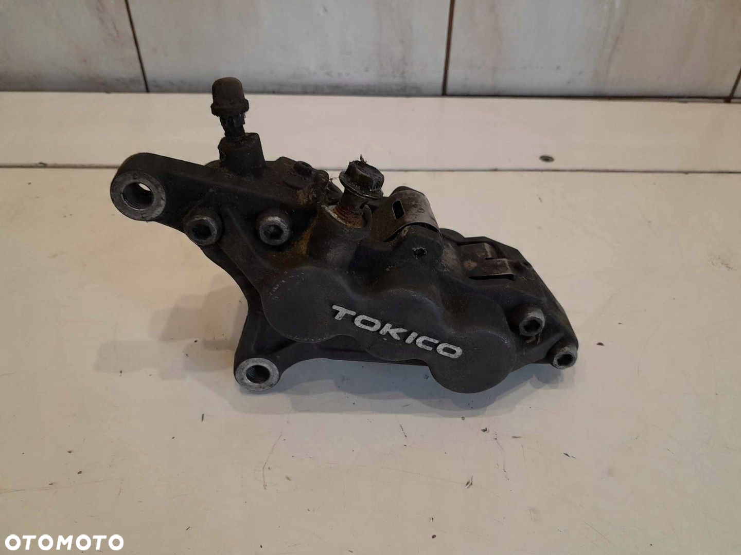 ZACISK HAMULCOWY LEWY PRZÓD TOKICO SUZUKI TL1000R - 5