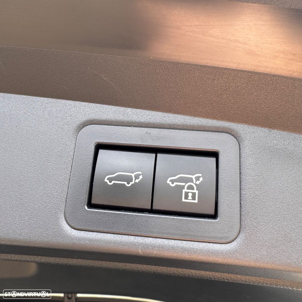 Toyota Corolla 1.8 Hybrid Exclusive - 30