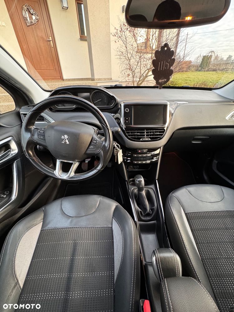 Peugeot 2008 BlueHDi 100 STOP & START Style - 10