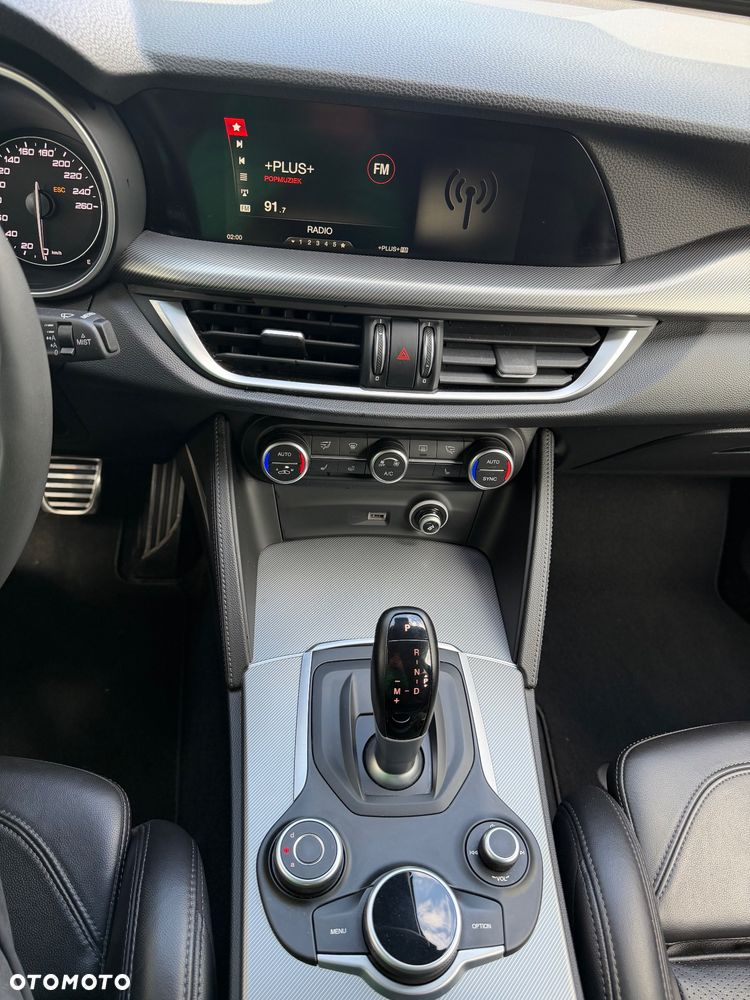 Alfa Romeo Stelvio - 17