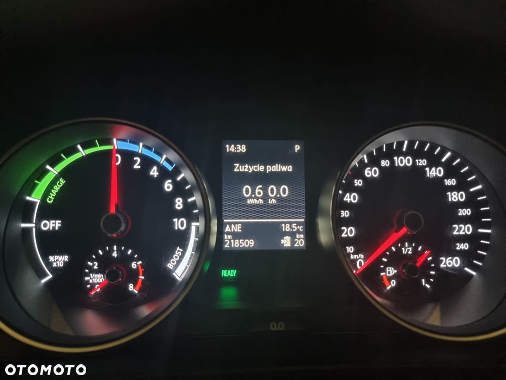 Volkswagen Golf - 6