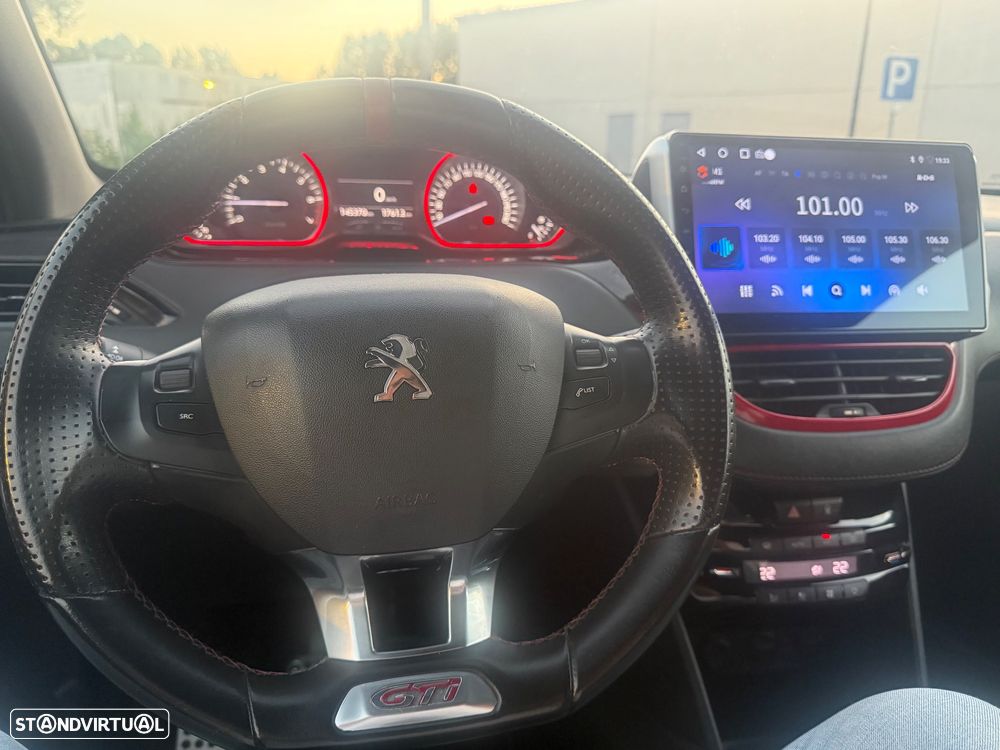 Peugeot 208 GTI 200 THP - 27