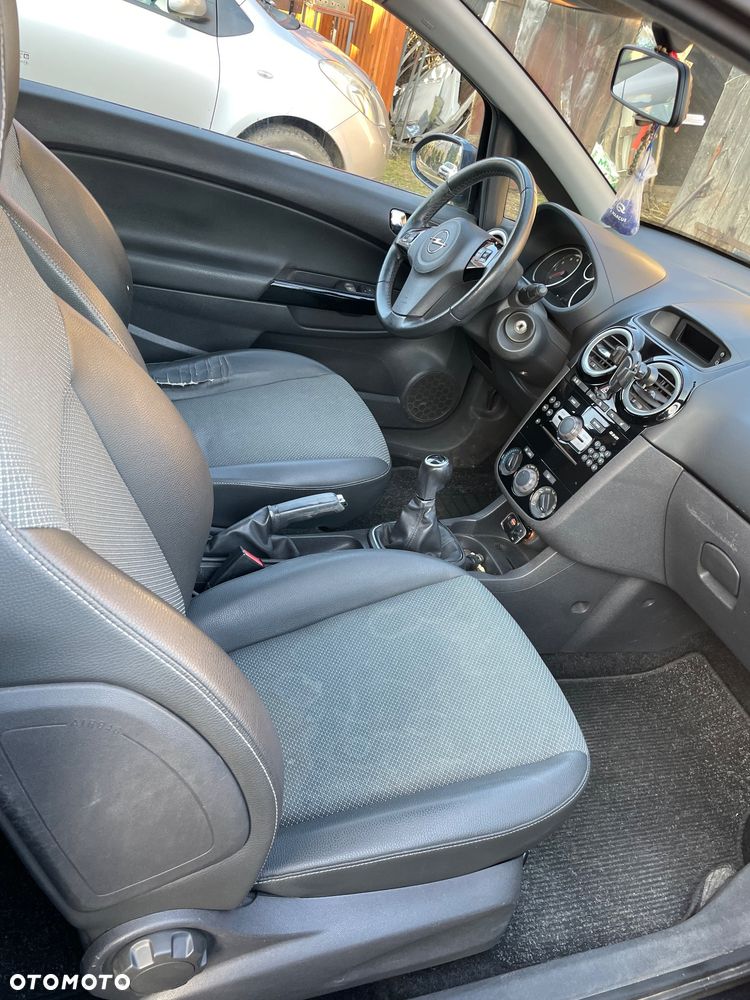 Opel Corsa 1.4 16V Cosmo - 12