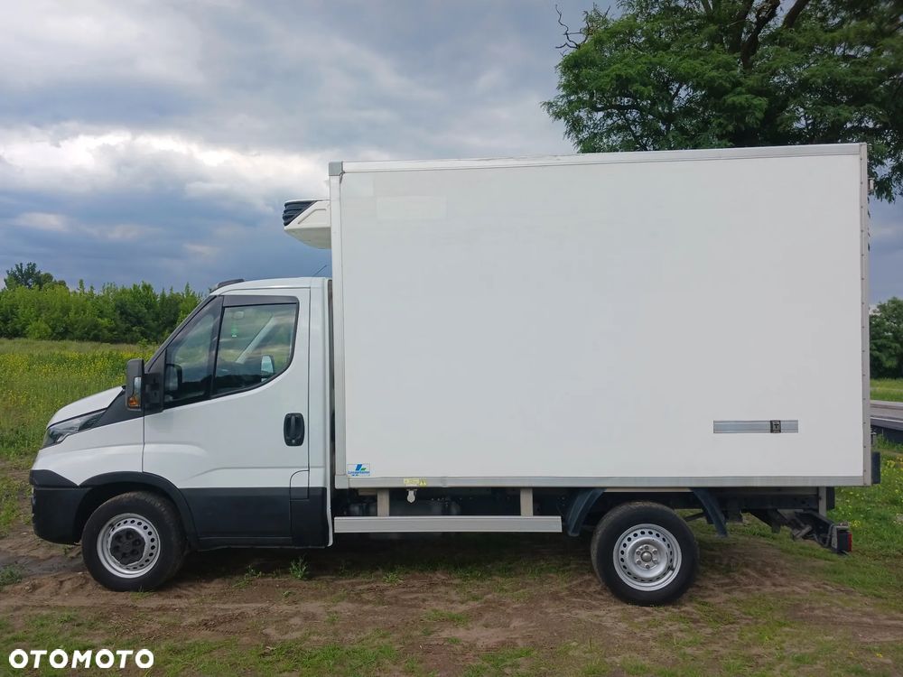 Iveco Daily 35S11 E5 Izoterma 2016r Chłodnia 289 tyś km Mroźnia Agregat zasilanie zew 230V - 22