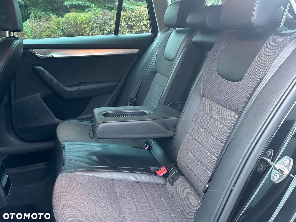 Skoda Octavia 2.0 TDI Elegance DSG - 19