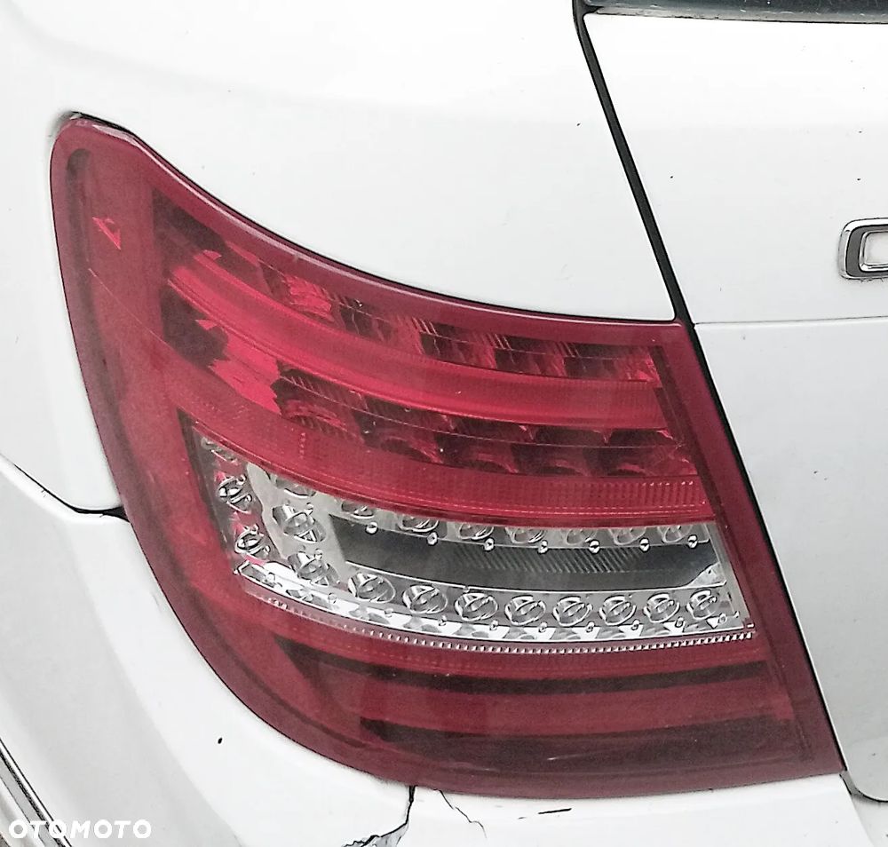 MERCEDES C-KLASA W204 W 204 LAMPA LEWA TYŁ TYLNA - 1