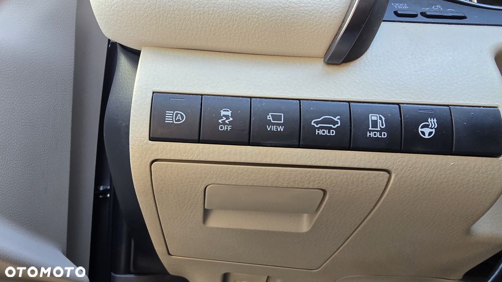 Toyota Camry 2.5 Hybrid Executive CVT - 18