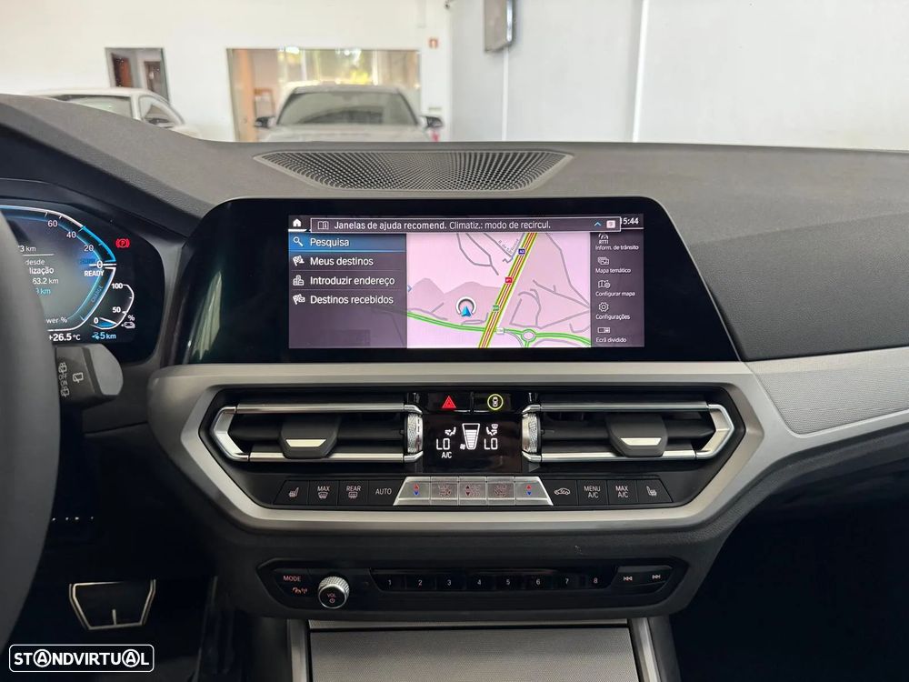 BMW 330 e Touring Pack M Auto - 27