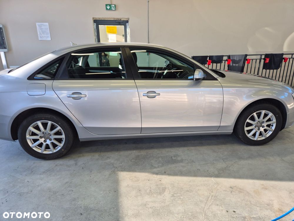 Audi A4 Limousine - 3