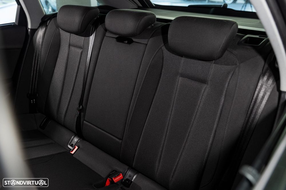 Audi A4 Avant 2.0 TDI Advance S tronic - 19