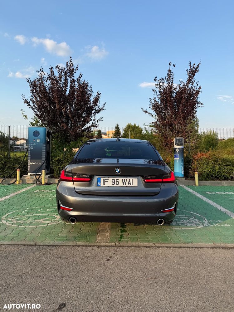 BMW Seria 3 330i xDrive AT - 6