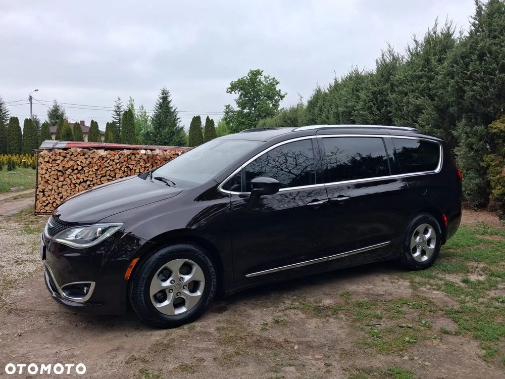 Chrysler Pacifica - 4
