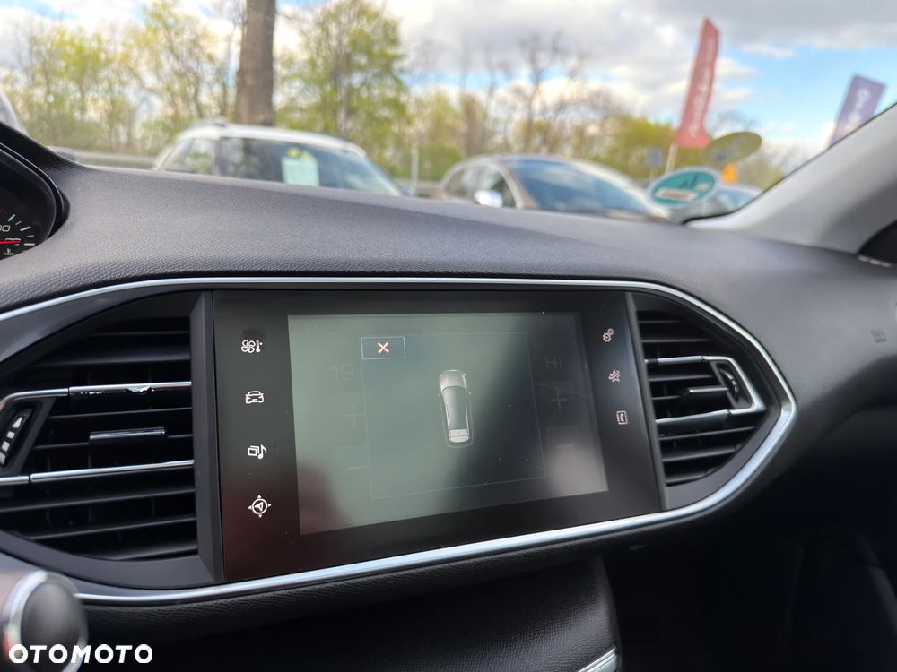 Peugeot 308 1.6 BlueHDi Allure S&S - 33