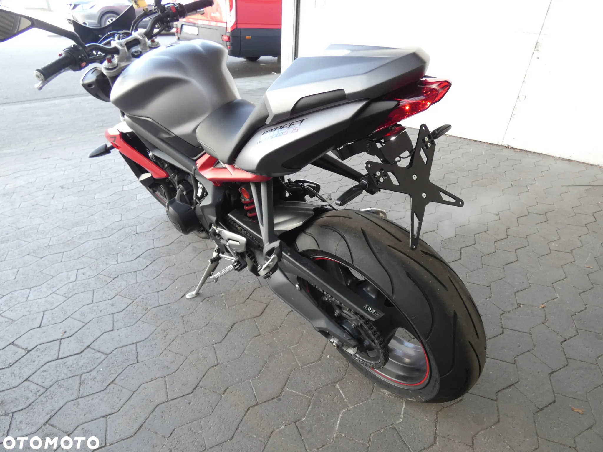 Triumph Street Triple - 10