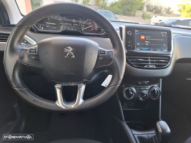Peugeot 208 1.2 PureTech Signature - 12