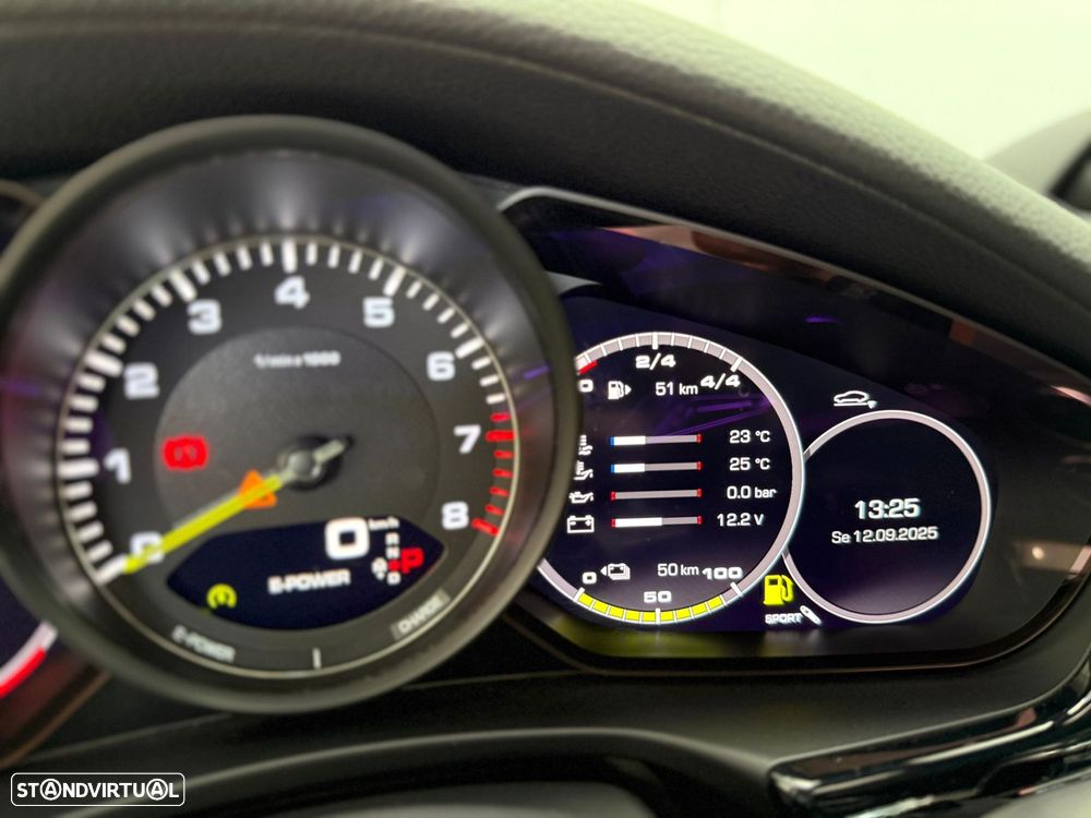 Porsche Panamera Sport Turismo 4 E-Hybrid - 16