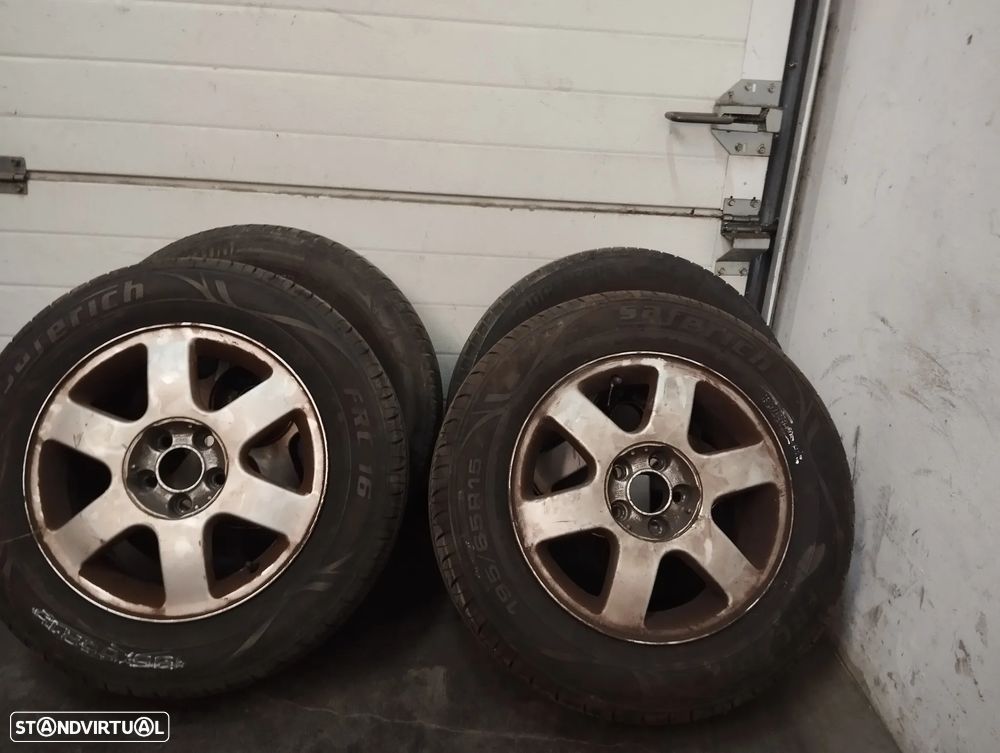 JOGO DE JANTES ORIGINAIS AUDI A3 8L COM PNEUS SEMINOVOS 195/65R15 8L0601025F - 1