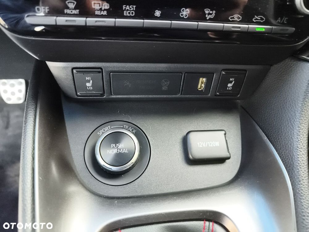 Toyota Yaris - 25