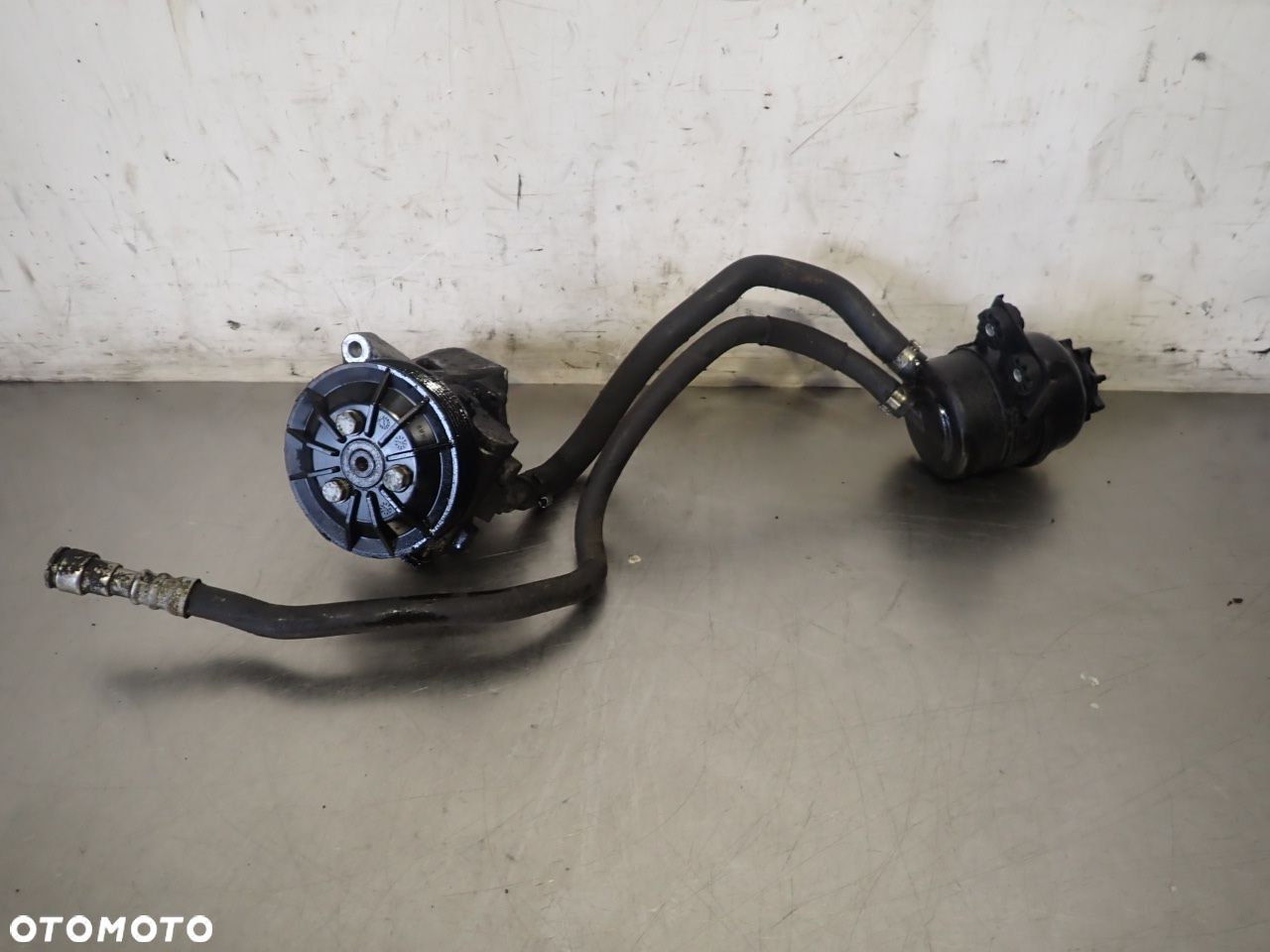 POMPA WSPOMAGANIA Z ZBIORNICZKIEM BMW E91  6768034-02 7539015-02 - 1