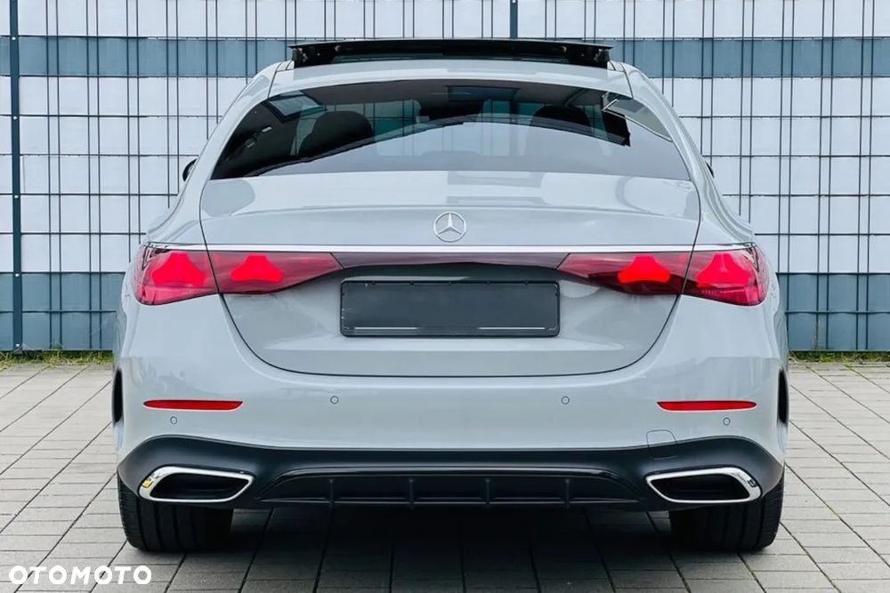 Mercedes-Benz Klasa E 220 d 4Matic 9G-TRONIC Edition AVANTGARDE - 6