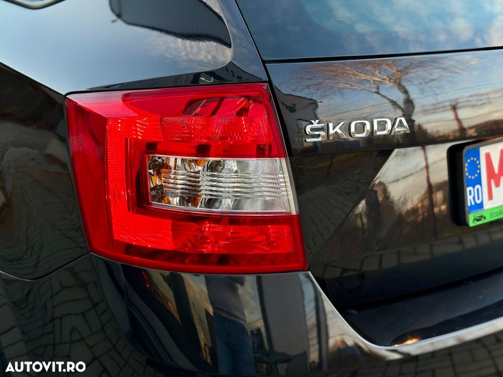 Skoda RAPID Spaceback 1.4 TSI DSG Style+ - 17